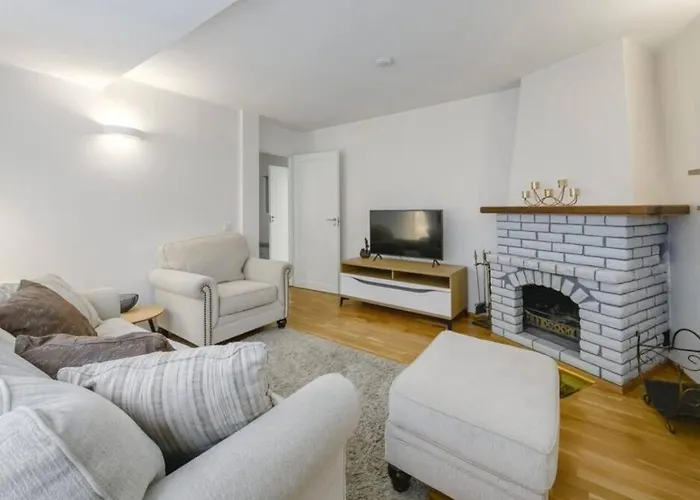 Floor With Two Balconies In The Old Town アパート